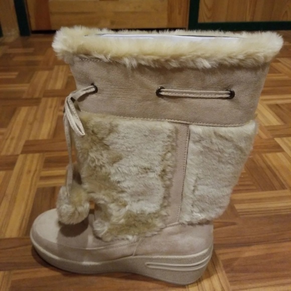 Women's Boots - Picture 4 of 6